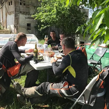 Bujtina Oxhaku I Docit * Fushe-Lure